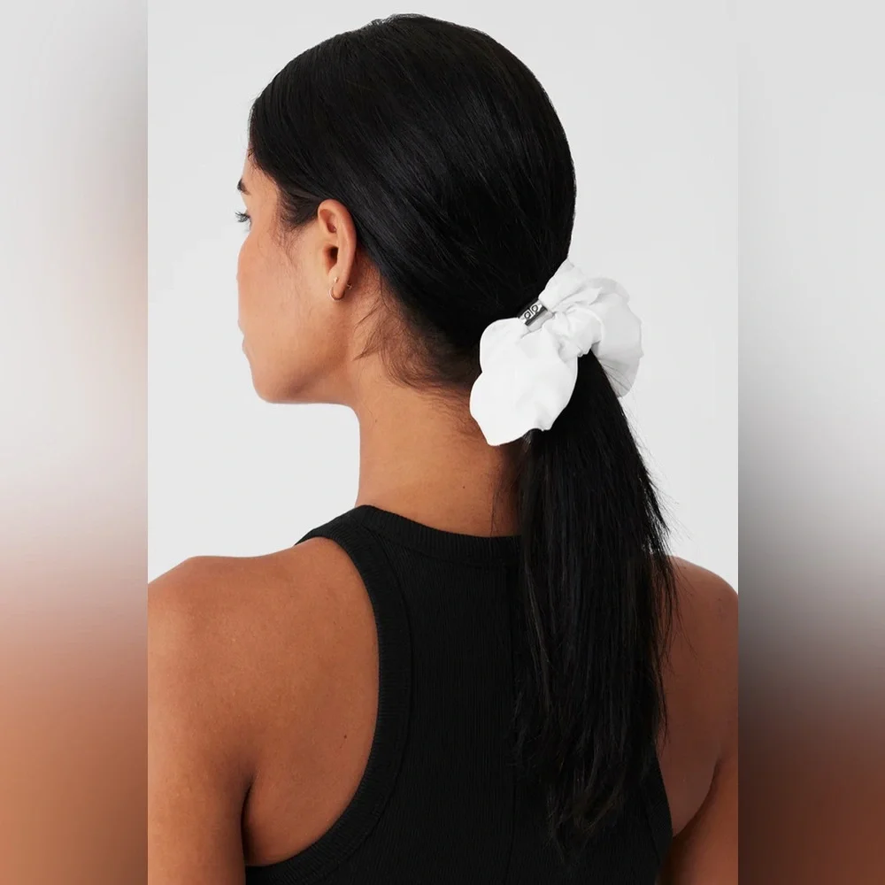 Alo Yoga Bead It Oversized Scrunchie White